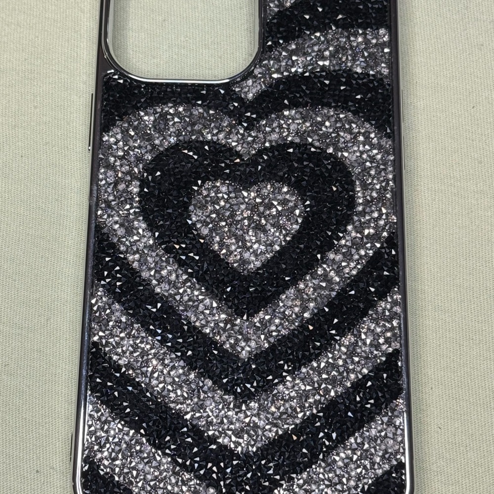 xo poppy love is in the air Rhinestone case iphone 13/12 pro max new open box